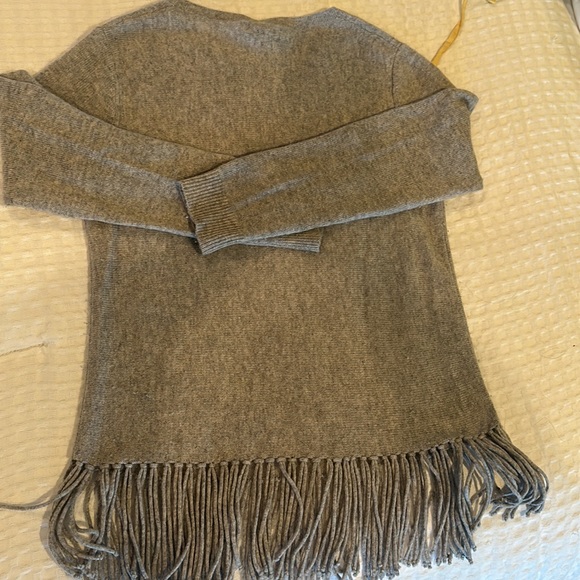Aqua 100% cashmere, gray, long sleeve, fringe sweater, size medium. - Picture 5 of 5